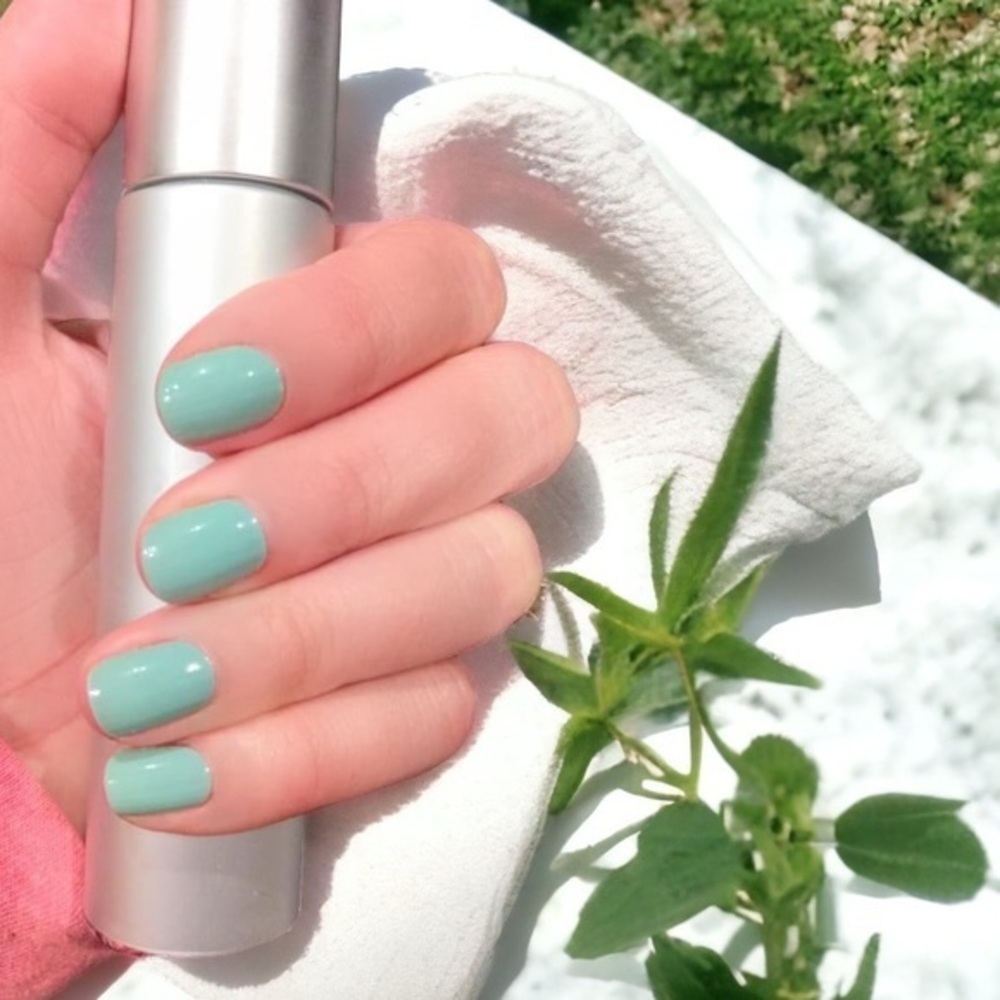 Color Street | Oslo and Steady - mint shade with a creme finish, nail strips